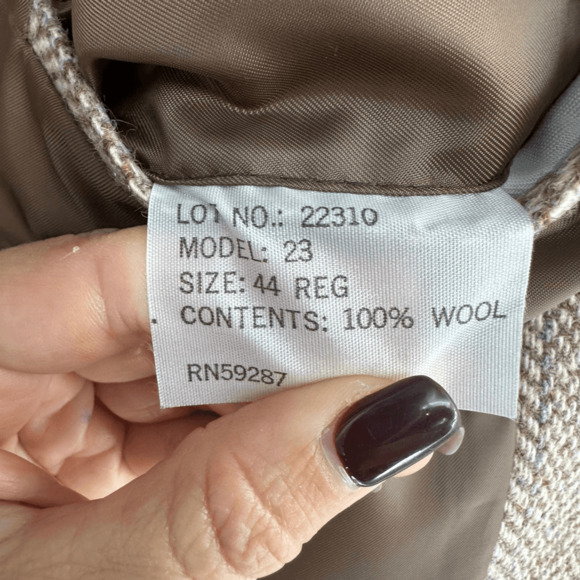 Vintage Mens Wool Tweed Sport Coat 44R Brown Herringbone Two Buttons Preppy - Picture 6 of 15